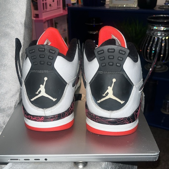Air jordan 4 started yellowing on the net so I quit wearing these, 4 sale asap - Picture 3 of 6